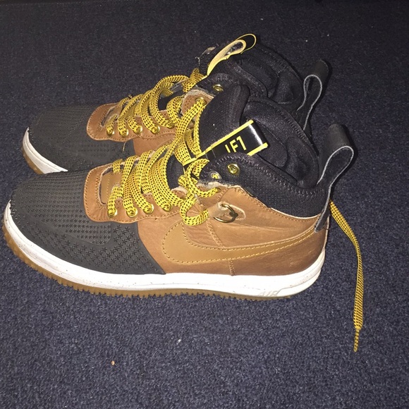 Shoes - Picture 2 of 3